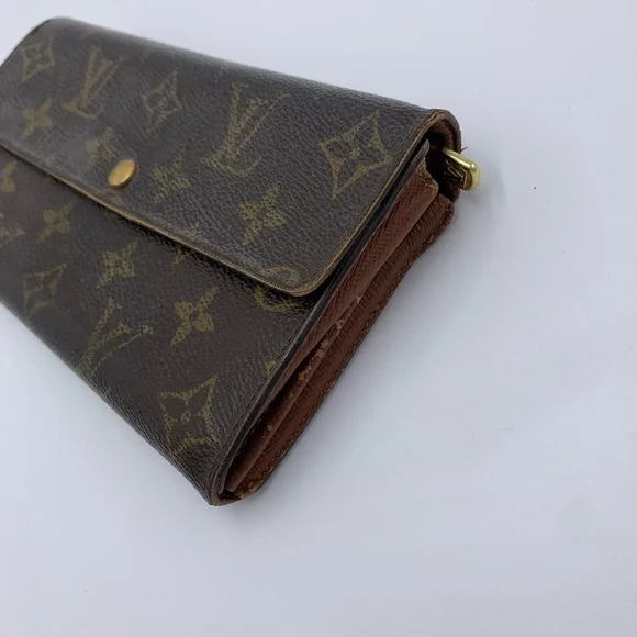 💥AUTHENTIC💥 Louis Vuitton Monogram Sarah Wallet - Picture 4 of 12